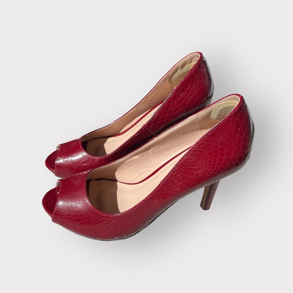 De Blossom Collection Red Faux Snakeskin Open Toe Heels Pumps - Holiday, Office